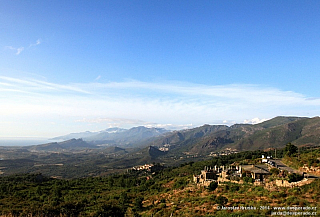 Výhled do krajiny od kostela San Michel de Murato na Korsice (Francie)