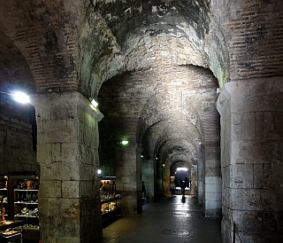Podzemí Diokleciánova paláce ve Splitu (Chorvatsko)