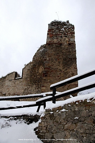 Romantická zřícenina hradu Lukov, na úpatí Hostýnských vrchů nedaleko Zlína.