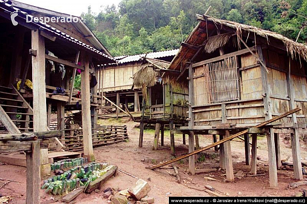 Vesnice kmene Akha (Laos)