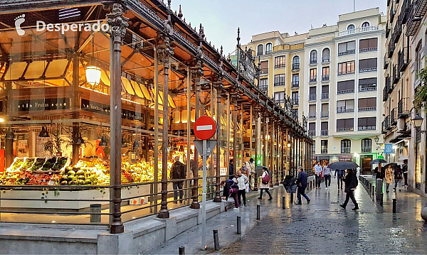 Tržiště Mercado de San Miguel v Madridu (Španělsko)