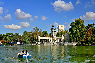El Retiro Park v Madridu (Španělsko)