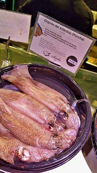 Tržiště Mercado de San Miguel v Madridu (Španělsko)