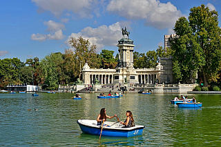 El Retiro Park v Madridu (Španělsko)