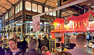 Tržiště Mercado de San Miguel v Madridu (Španělsko)