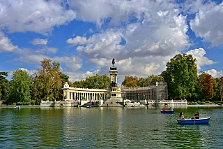El Retiro Park v Madridu (Španělsko)