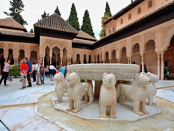 Alhambra - středověký komplex paláců a pevností nad Granadou (Andalusie - Španělsko)