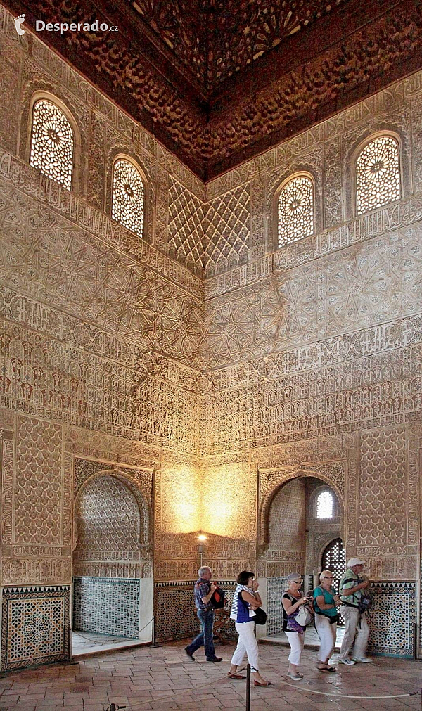 Alhambra - středověký komplex paláců a pevností nad Granadou (Andalusie - Španělsko)