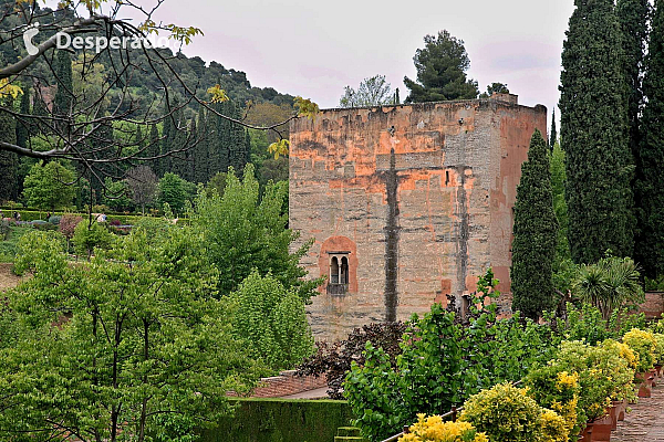 Alhambra - středověký komplex paláců a pevností nad Granadou (Andalusie - Španělsko)