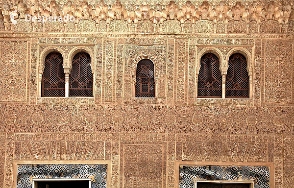 Alhambra - středověký komplex paláců a pevností nad Granadou (Andalusie - Španělsko)