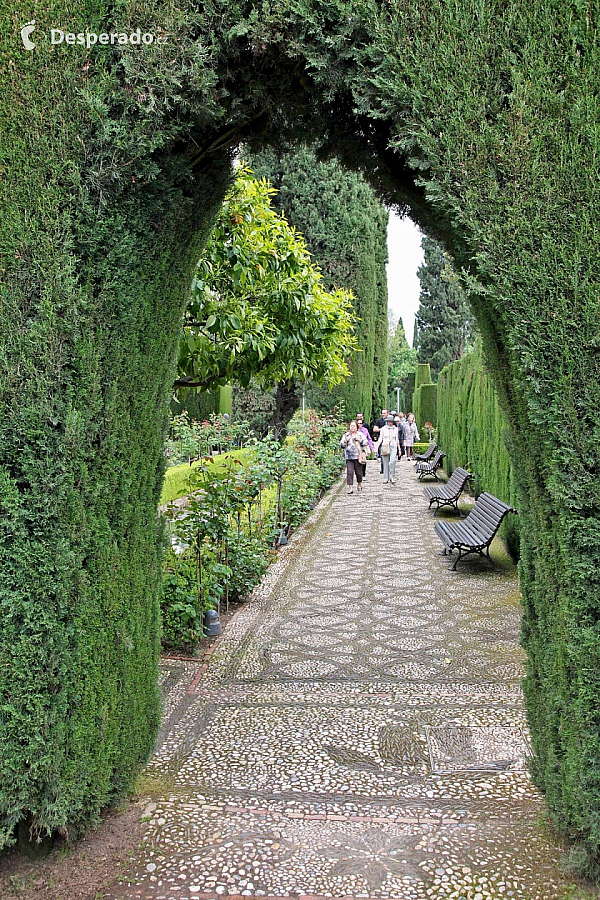 Alhambra - středověký komplex paláců a pevností nad Granadou (Andalusie - Španělsko)