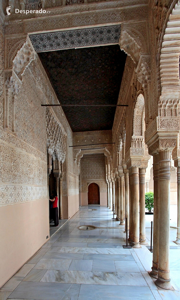 Alhambra - středověký komplex paláců a pevností nad Granadou (Andalusie - Španělsko)