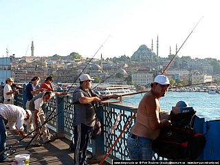 Galatský most v Istanbulu (Turecko)