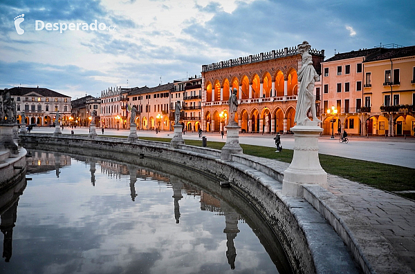 Prato della Valle v Padově (Itálie)