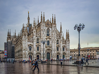 Katedrála na Piazza del Duomo v Miláně (Itálie)