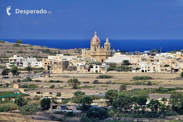 Pohled do krajiny z pevnosti nad Victorií na ostrově Gozo (Malta)