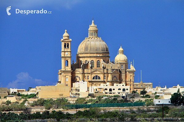 Chrám v městečku Xewkija na ostrově Gozo (Malta)