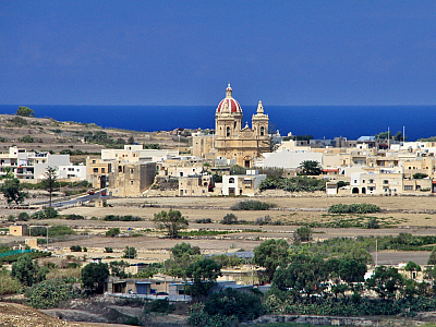 Pohled do krajiny z pevnosti nad Victorií na ostrově Gozo (Malta)