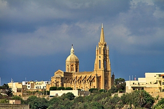 Chrám v přístavním městečku Mgarr na ostrově Gozo (Malta)