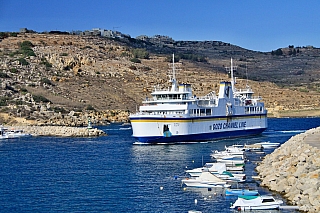 Na moři mezi Maltou, Gozem a Cominem vládne čilý dopravní ruch (Malta)