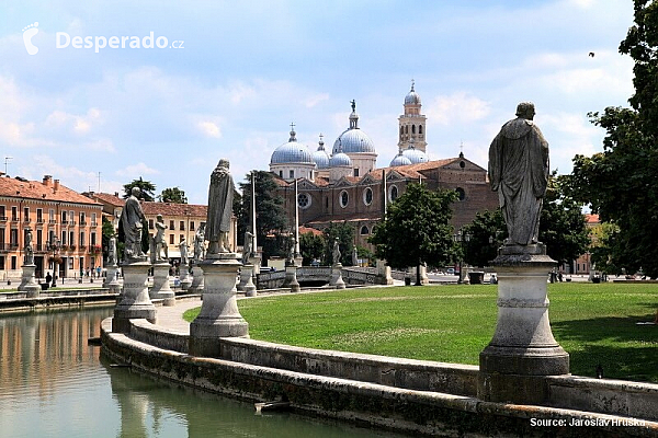 Prato della Valle v Padově (Itálie)