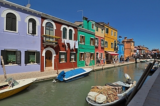 Ostrov Burano v Benátské laguně (Benátky - Itálie)