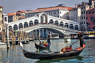 Velký kanál a most Rialto (Benátky - Itálie)