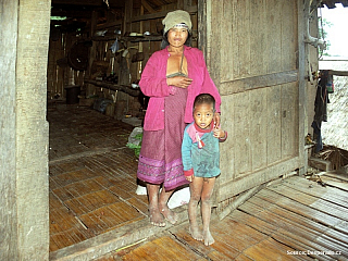Vesnice kmene Akha – svět ukrytý v džungli (Laos)