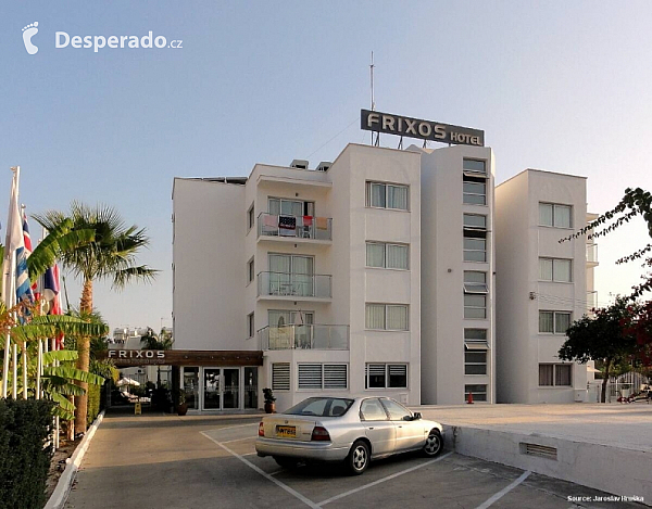 Frixos Suites Hotel v Larnace (Kypr)