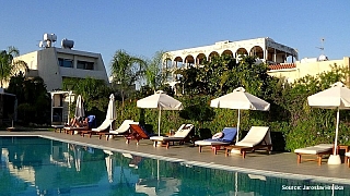 Frixos Suites Hotel v Larnace (Kypr)