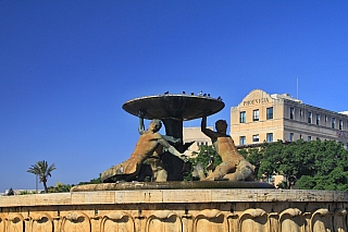 Tritonova fontána ve Vallettě (Malta)