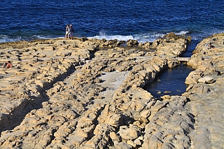 Sliema, to jsou skalnaté pláže (Malta)