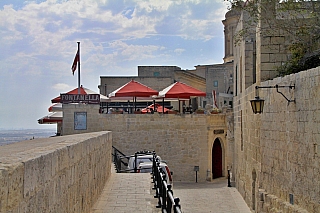 Z restaurece Fontanella Tea Garden ve Mdině je prý nejkrásnější výhled (Malta)