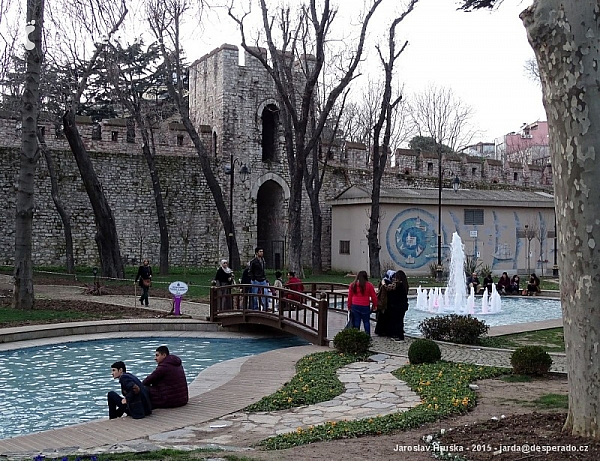 Park pod Topkapi v Istanbulu (Turecko)