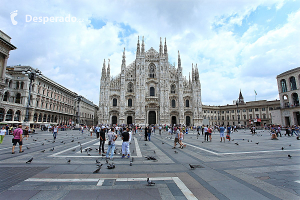 Katedrála Dóm v Milánu na Piazza del Duomo (Lombardie - Itálie)