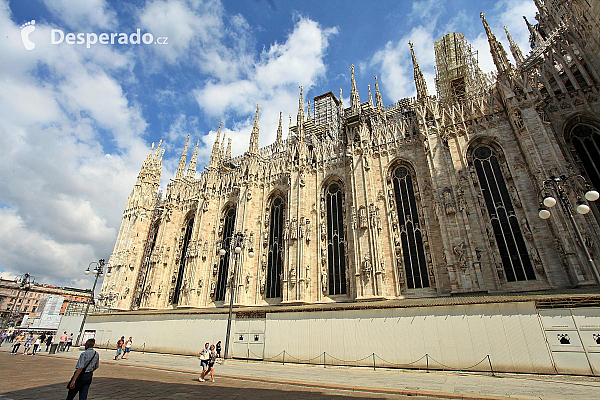 Katedrála Dóm v Milánu na Piazza del Duomo (Lombardie - Itálie)