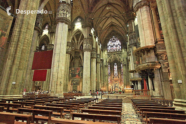 Katedrála Dóm v Milánu na Piazza del Duomo (Lombardie - Itálie)