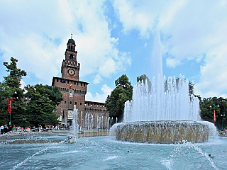 Hrad rodiny Sforzů (Castello Sforzesco) v Milánu (Lombardie - Itálie)