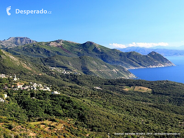 Úžasné výhledy vám nabídne poloostrov Cap Corse (Francie)