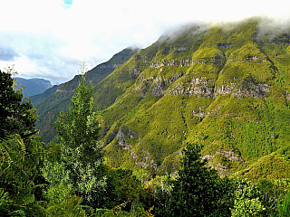 Levada de Risco oblíbená turistická trasa na ostrově Madeira (Portugalsko)