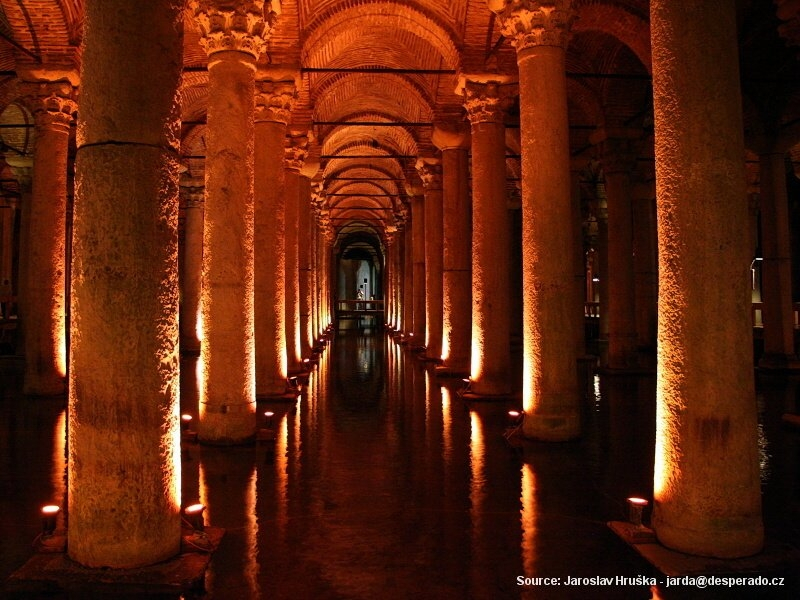 Podzemní cisterna (Yerebatan Sarnici) v Istanbulu (Turecko)