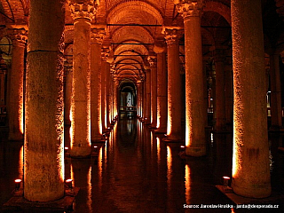 Podzemní cisterna (Yerebatan Sarnici) v Istanbulu (Turecko)