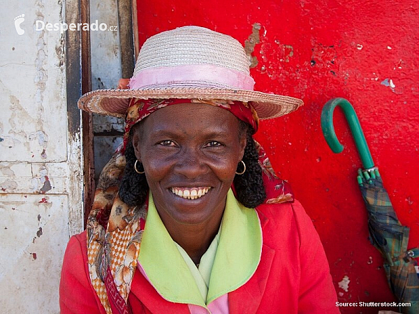 Žena v klobouku (Madagaskar)