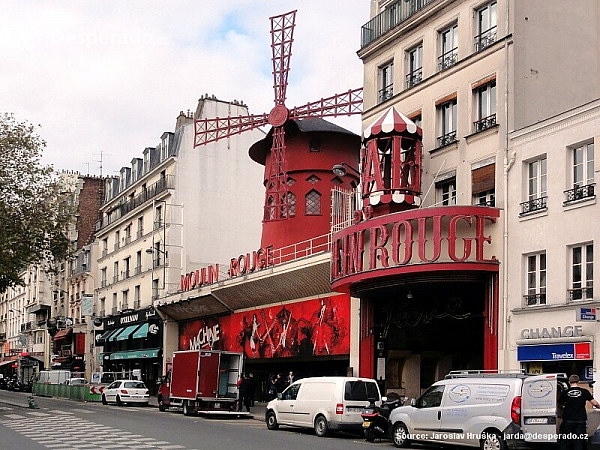 Moulin Rouge v Paříži (Francie)