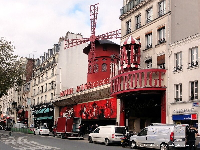 Moulin Rouge v Paříži (Francie)