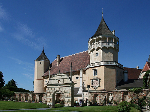 Renesanční zámek Rosenburg (Rakousko)
