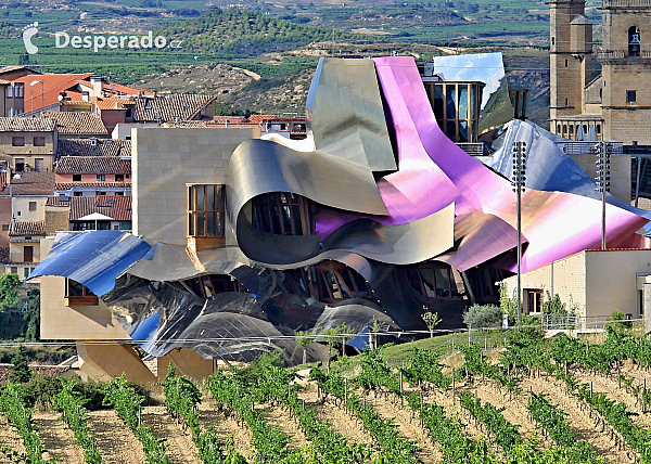 Bodegas Marquéz de Riscal najdete v Elciegu (Baskicko - Španělsko)