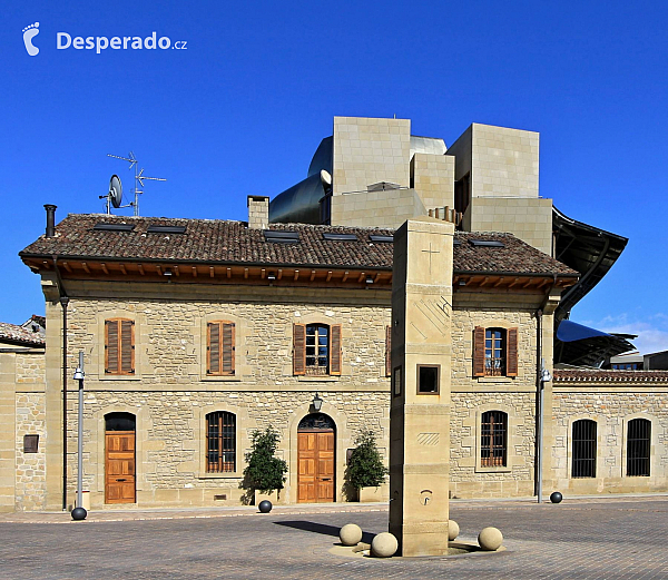 Bodegas Marquéz de Riscal najdete v Elciegu (Baskicko - Španělsko)