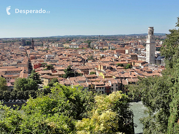 Pohled na Veronu od Castel San Pietro (Itálie)