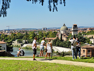 Pohled na Veronu od Castel San Pietro (Itálie)
